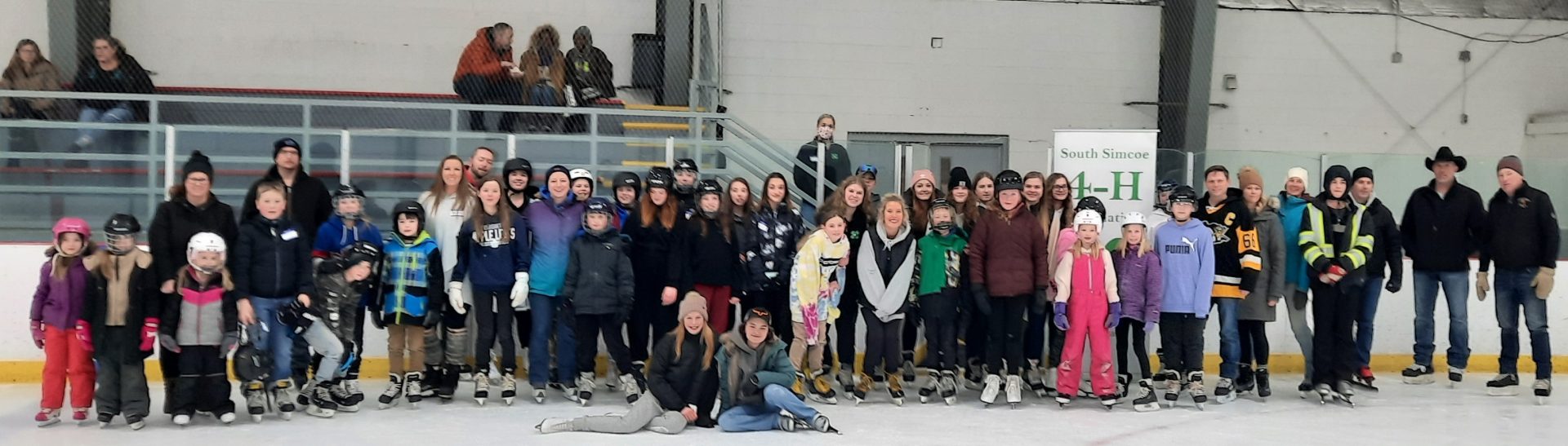 4-H members, volunteers, Cloverbuds and friends skating at Rally night 2023